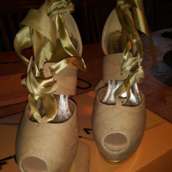 Shoes - Picture 3 of 4